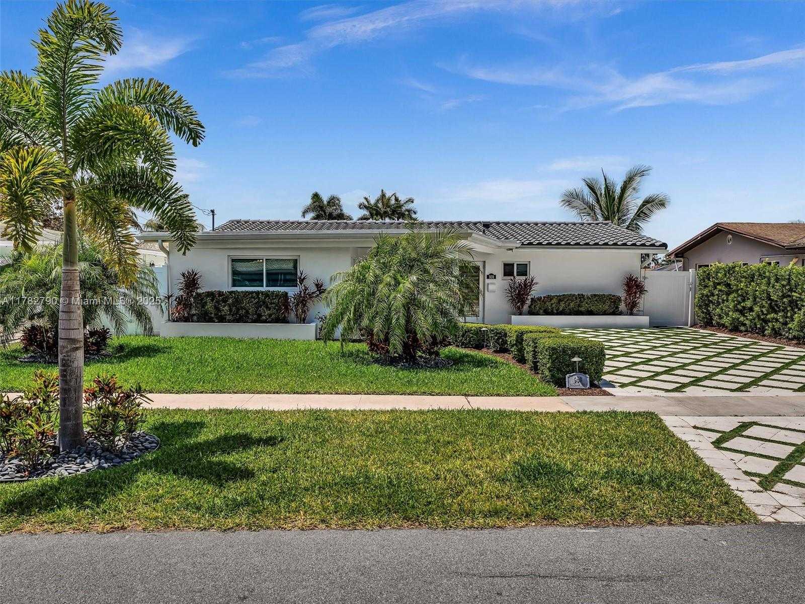 Small Image of 959 NAUTILUS ISLE, Dania Beach Number 7