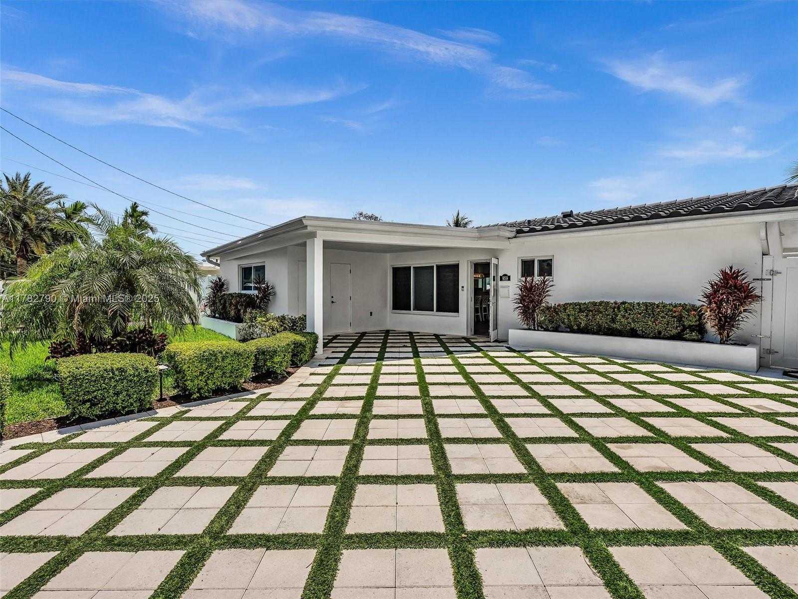 Small Image of 959 NAUTILUS ISLE, Dania Beach Number 8