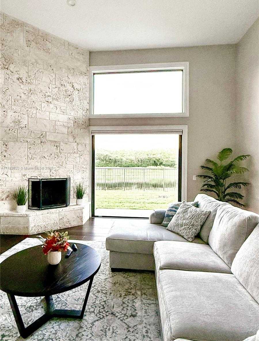 Small Image of 400 ALEXANDRA CIR, Weston Number 18