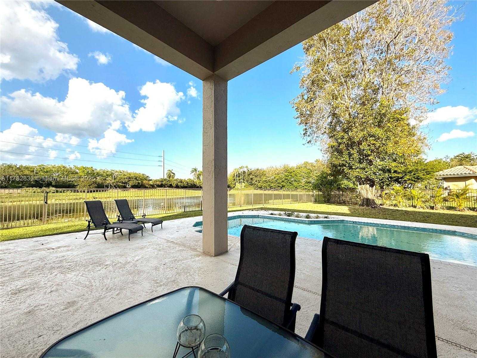 Small Image of 400 ALEXANDRA CIR, Weston Number 21
