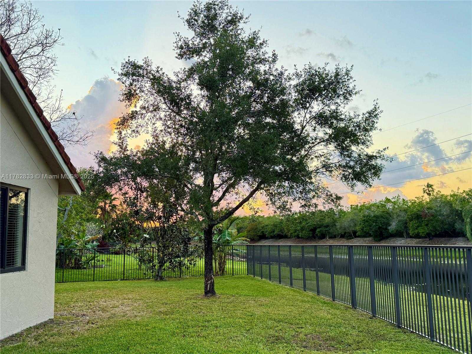 Small Image of 400 ALEXANDRA CIR, Weston Number 52