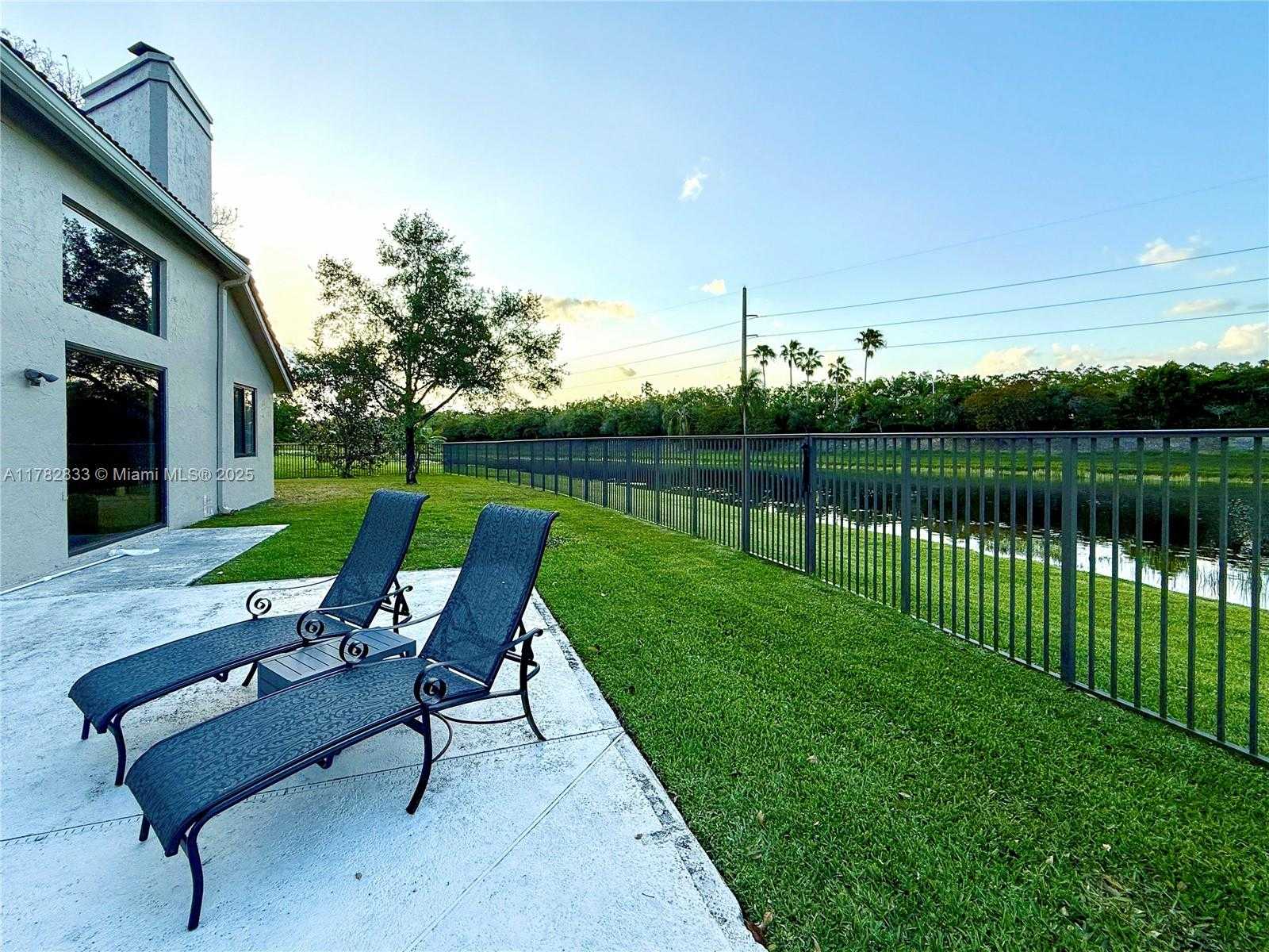 Small Image of 400 ALEXANDRA CIR, Weston Number 53