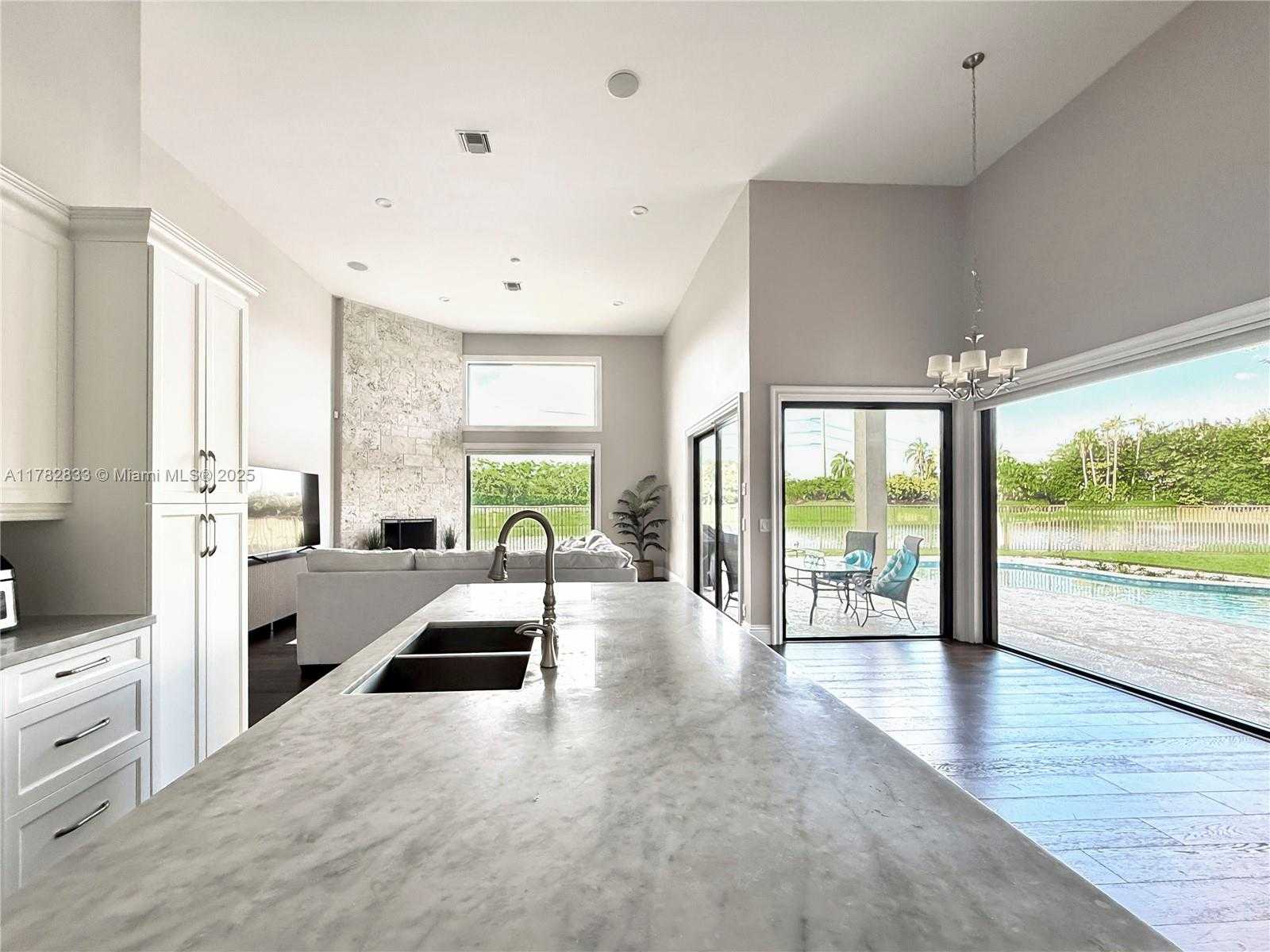 Small Image of 400 ALEXANDRA CIR, Weston Number 8