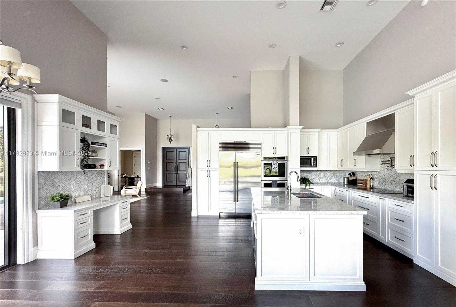 Small Image of 400 ALEXANDRA CIR, Weston Number 9