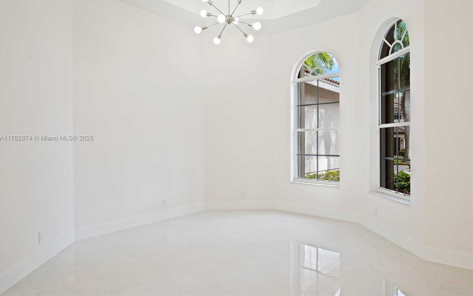 Small Image of 1807 VICTORIA POINTE CIR, Weston Number 13