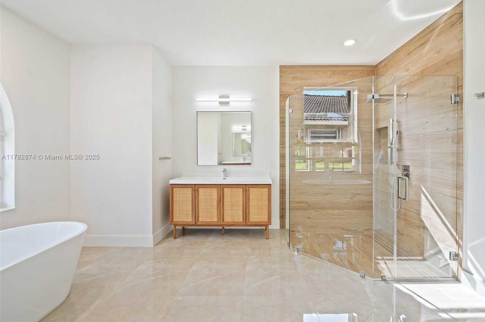 Small Image of 1807 VICTORIA POINTE CIR, Weston Number 18