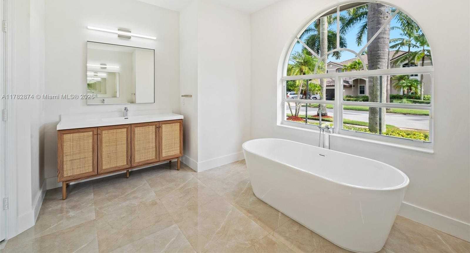 Small Image of 1807 VICTORIA POINTE CIR, Weston Number 19