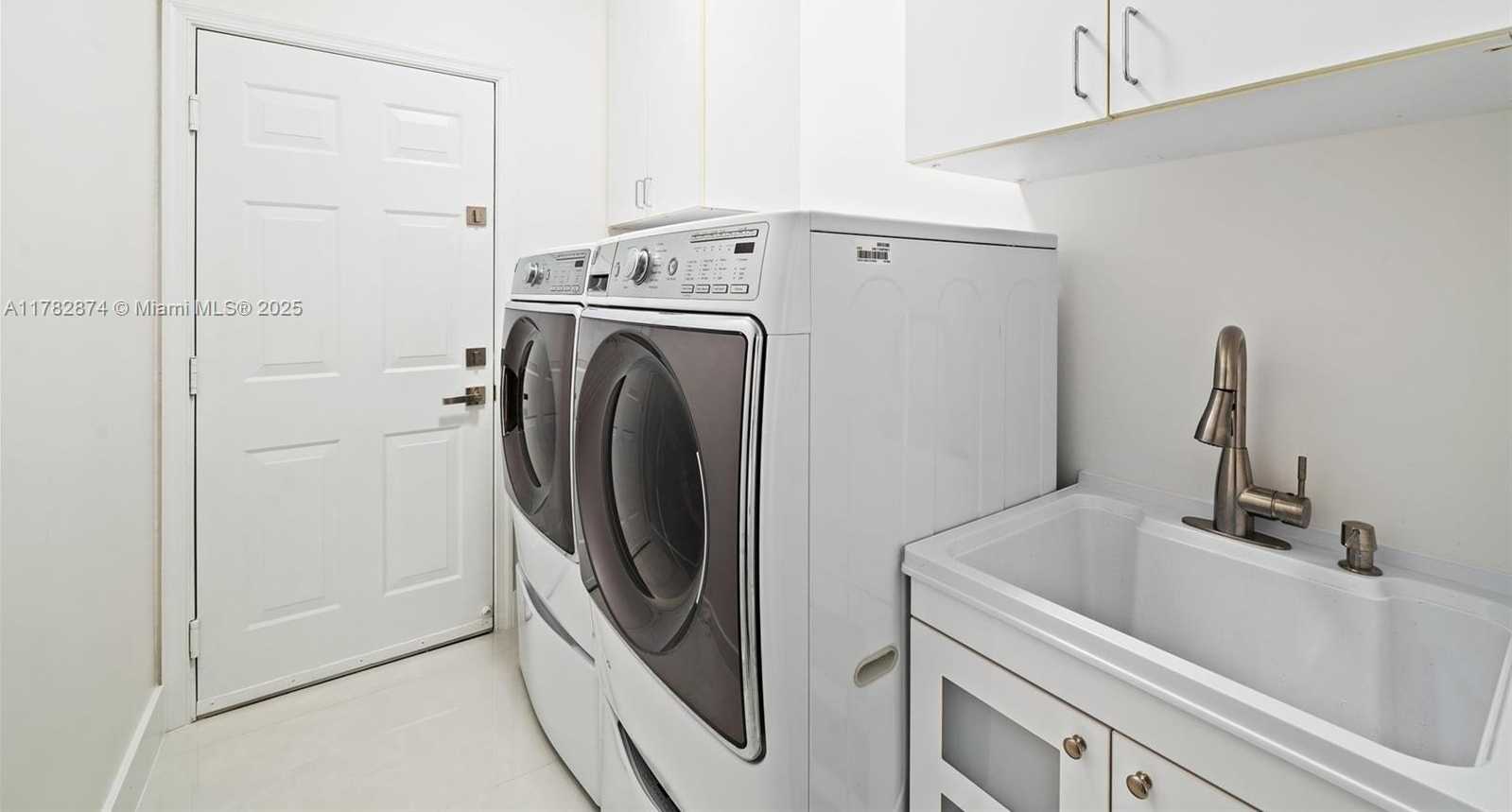 Small Image of 1807 VICTORIA POINTE CIR, Weston Number 27