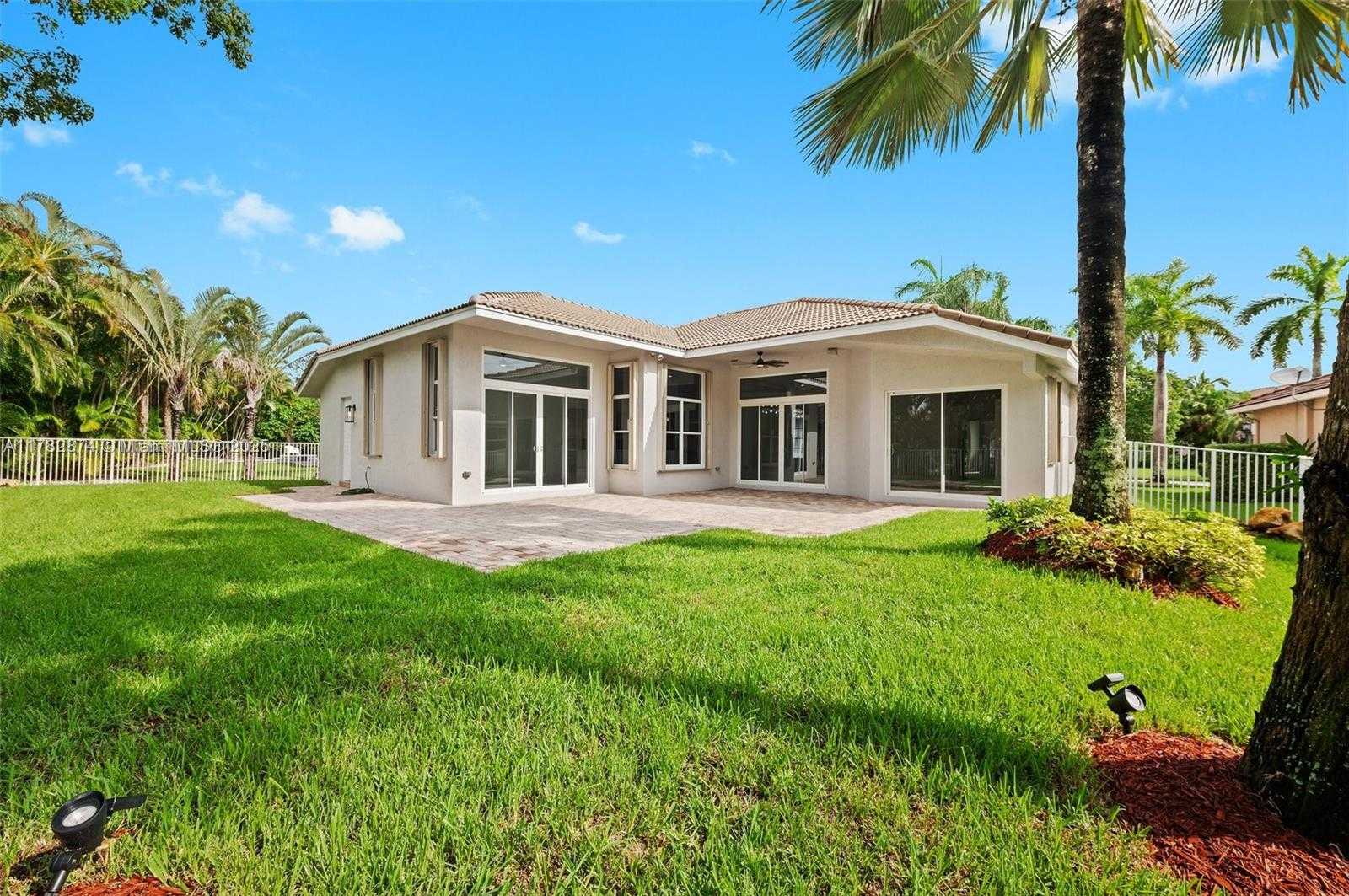 Small Image of 1807 VICTORIA POINTE CIR, Weston Number 29