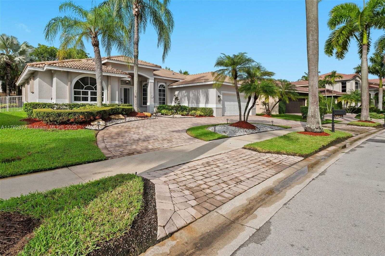 Small Image of 1807 VICTORIA POINTE CIR, Weston Number 3