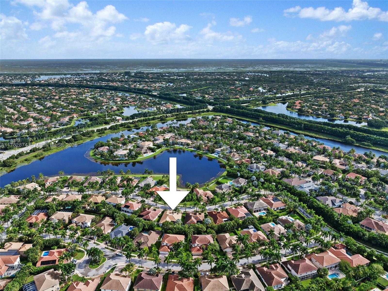 Small Image of 1807 VICTORIA POINTE CIR, Weston Number 32
