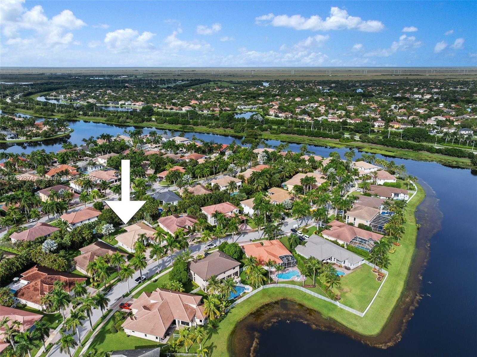 Small Image of 1807 VICTORIA POINTE CIR, Weston Number 33