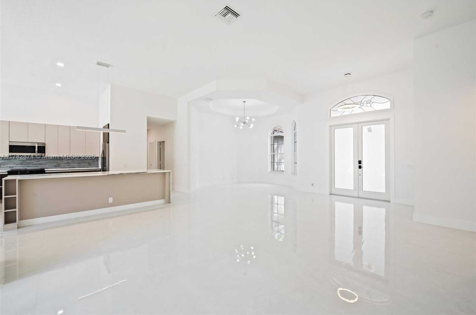 Small Image of 1807 VICTORIA POINTE CIR, Weston Number 5