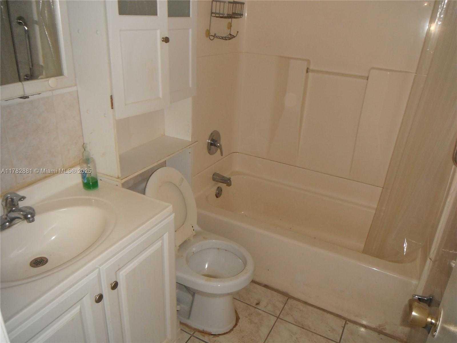 Small Image of 6855 NORTH WEST 9TH ST, Margate Number 15