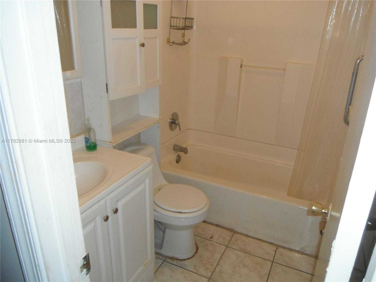 Small Image of 6855 NORTH WEST 9TH ST, Margate Number 16