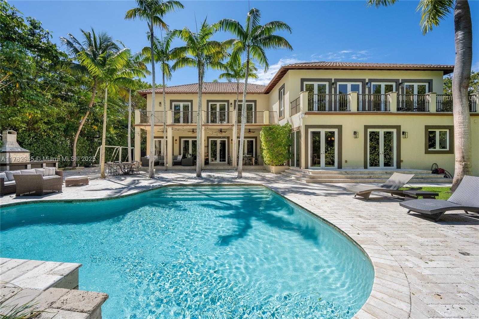 Small Image of 31 ISLAND DR, Key Biscayne Number 12