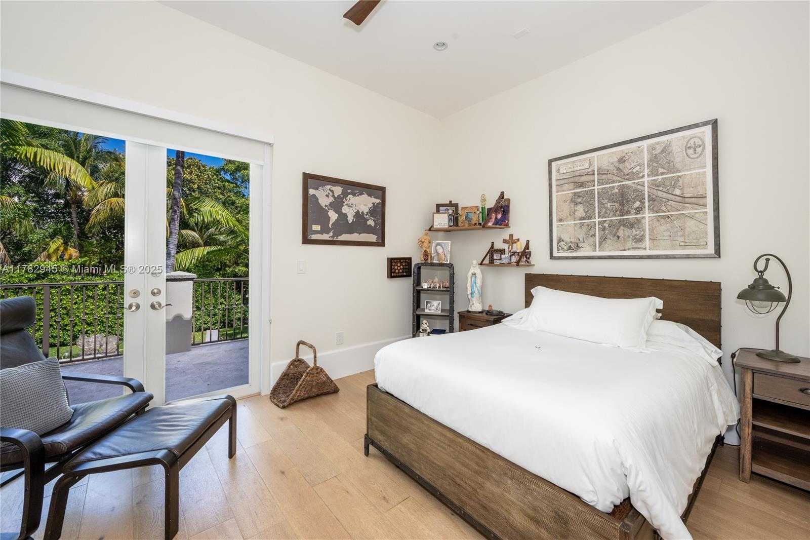 Small Image of 31 ISLAND DR, Key Biscayne Number 16