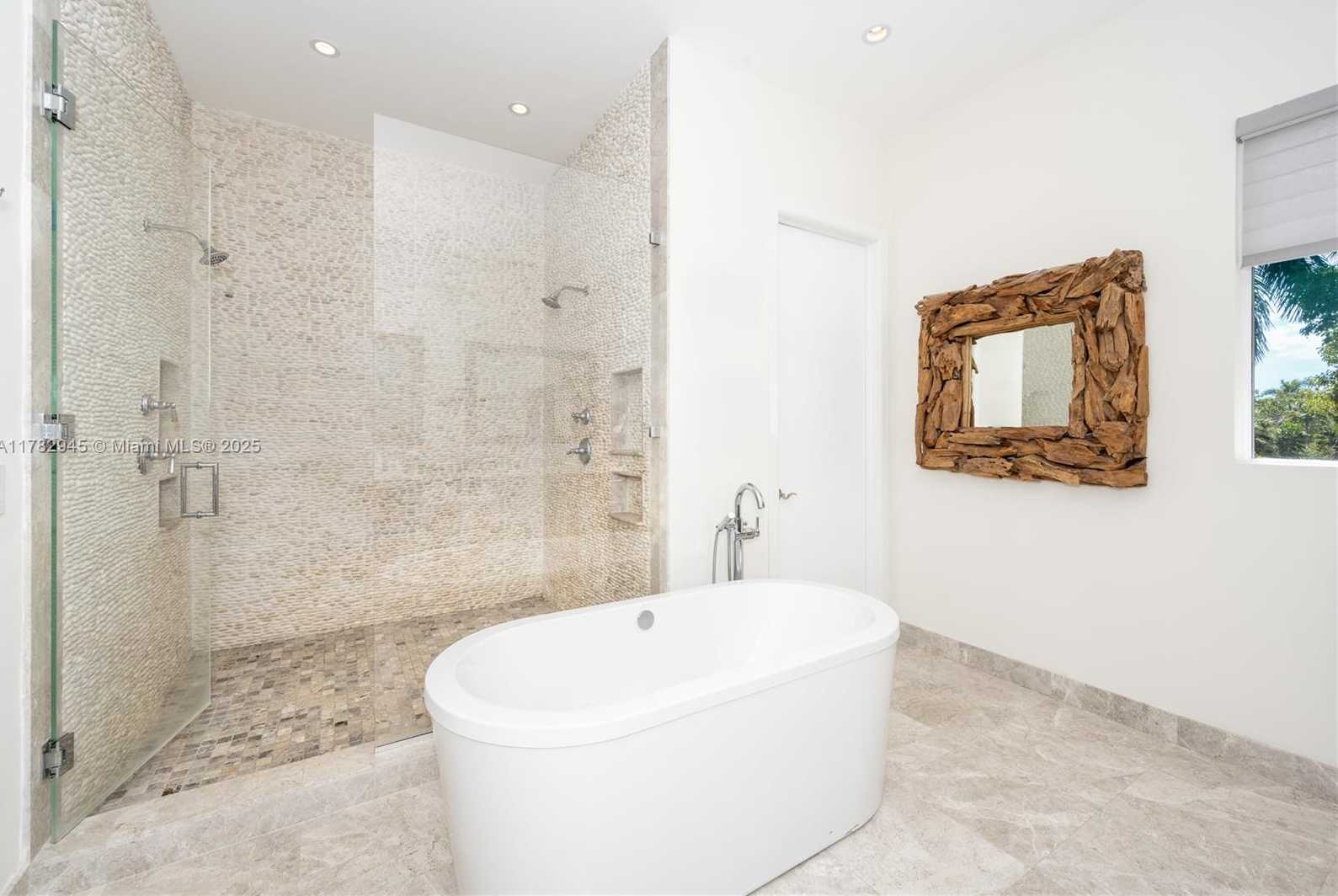 Small Image of 31 ISLAND DR, Key Biscayne Number 21