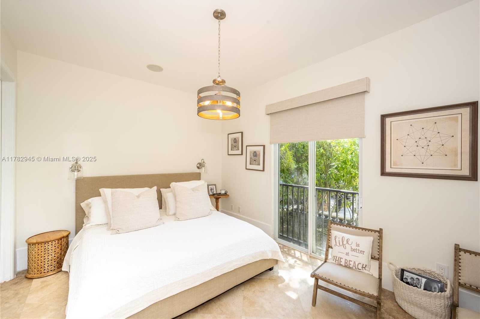 Small Image of 31 ISLAND DR, Key Biscayne Number 24