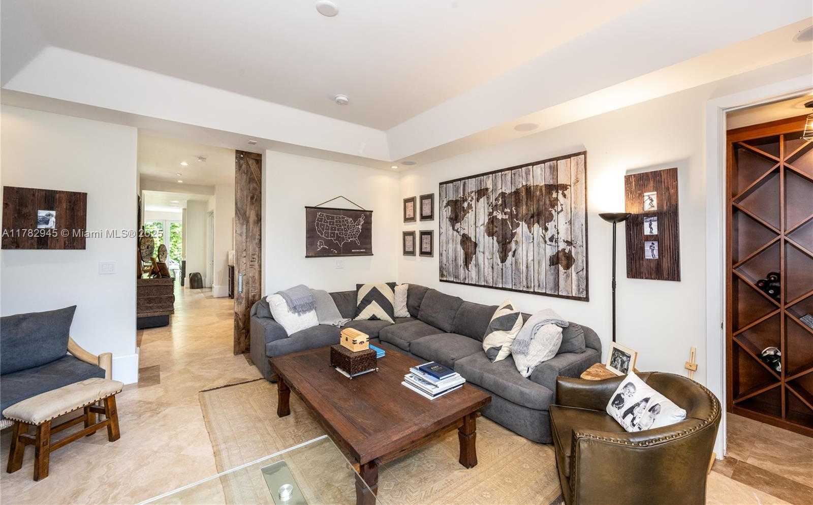 Small Image of 31 ISLAND DR, Key Biscayne Number 25
