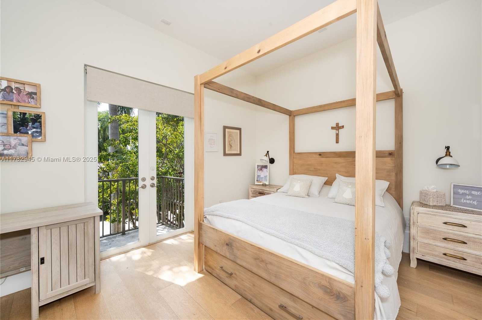 Small Image of 31 ISLAND DR, Key Biscayne Number 26