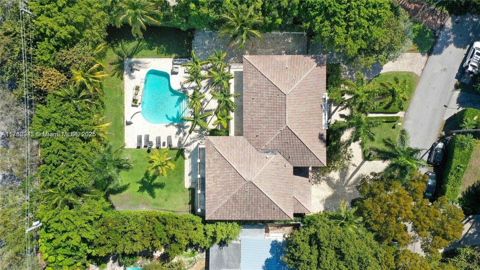 Small Image of 31 ISLAND DR, Key Biscayne Number 4