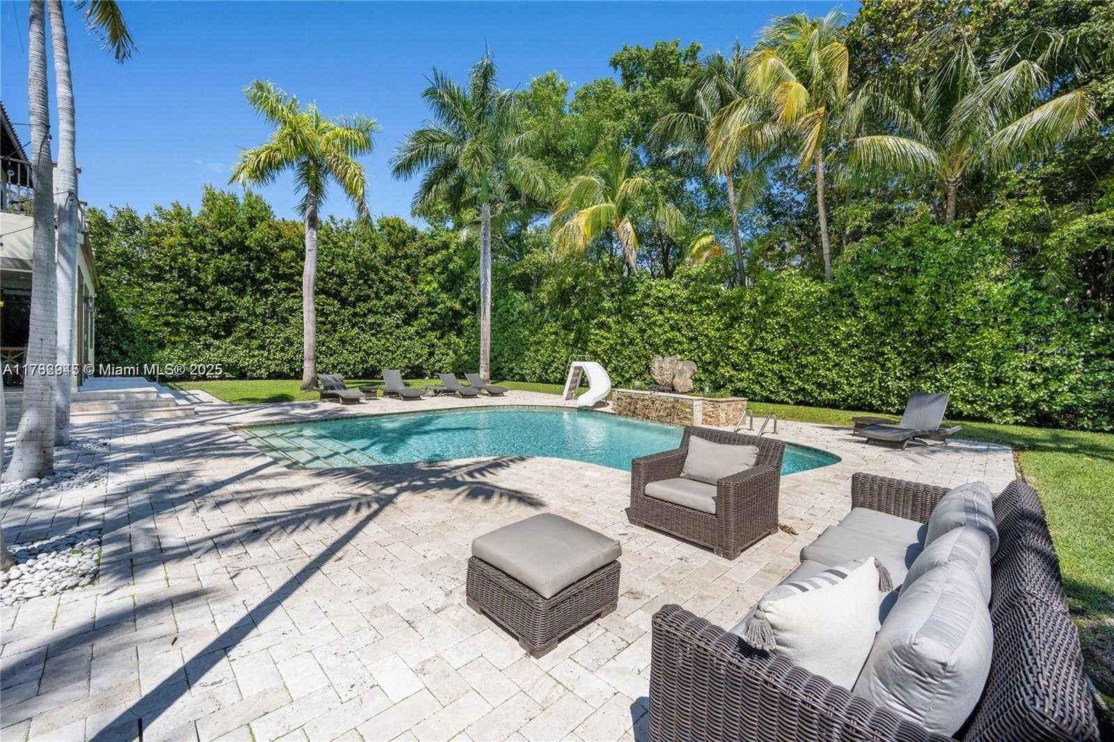 Small Image of 31 ISLAND DR, Key Biscayne Number 5