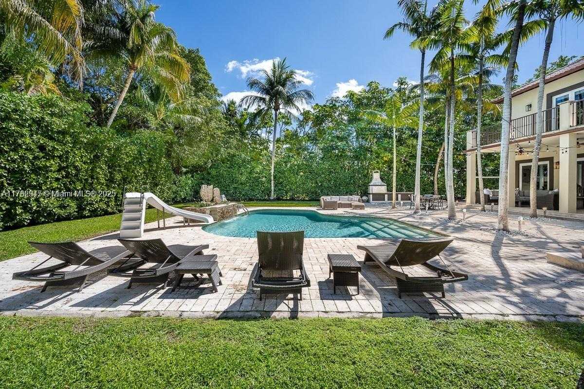Small Image of 31 ISLAND DR, Key Biscayne Number 6