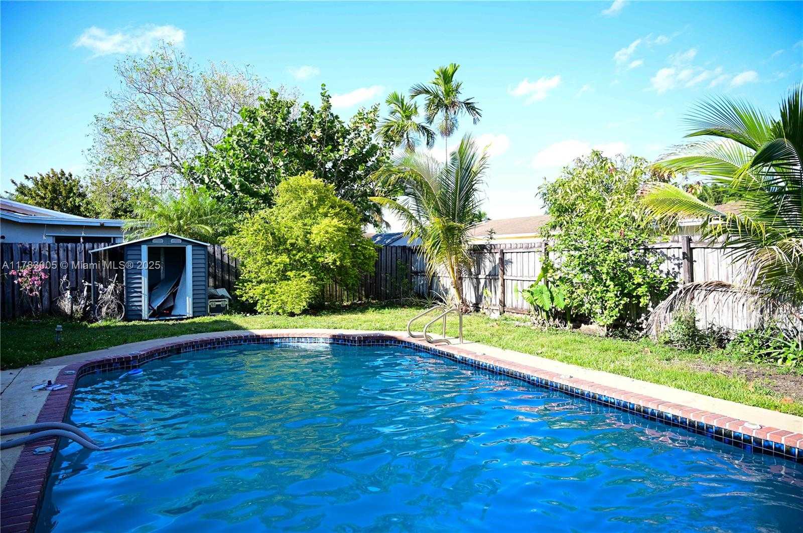 Small Image of 8100 NORTH WEST 75TH AVE, Tamarac Number 22