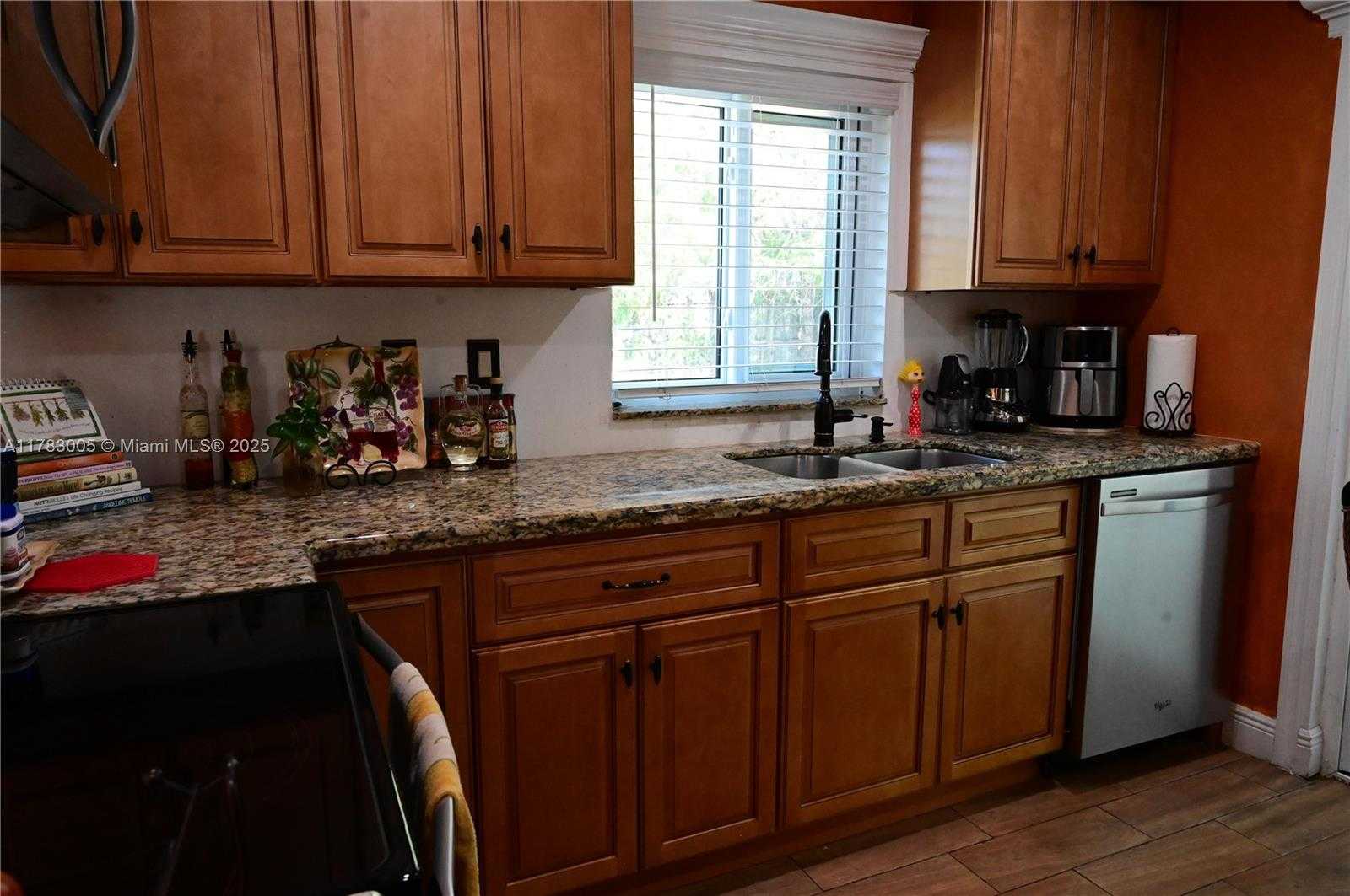 Small Image of 8100 NORTH WEST 75TH AVE, Tamarac Number 9