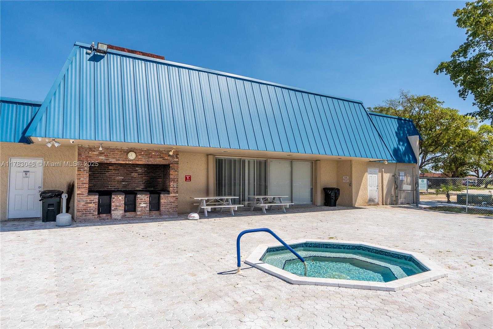 Small Image of 4900 NORTH WEST 13TH TER, Deerfield Beach Number 6