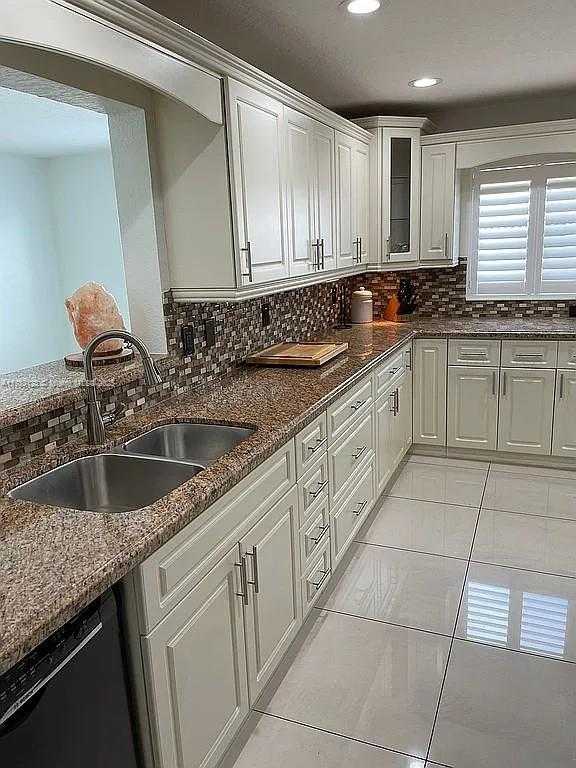 Small Image of 1411 NORTH WEST 90TH DR, Plantation Number 11
