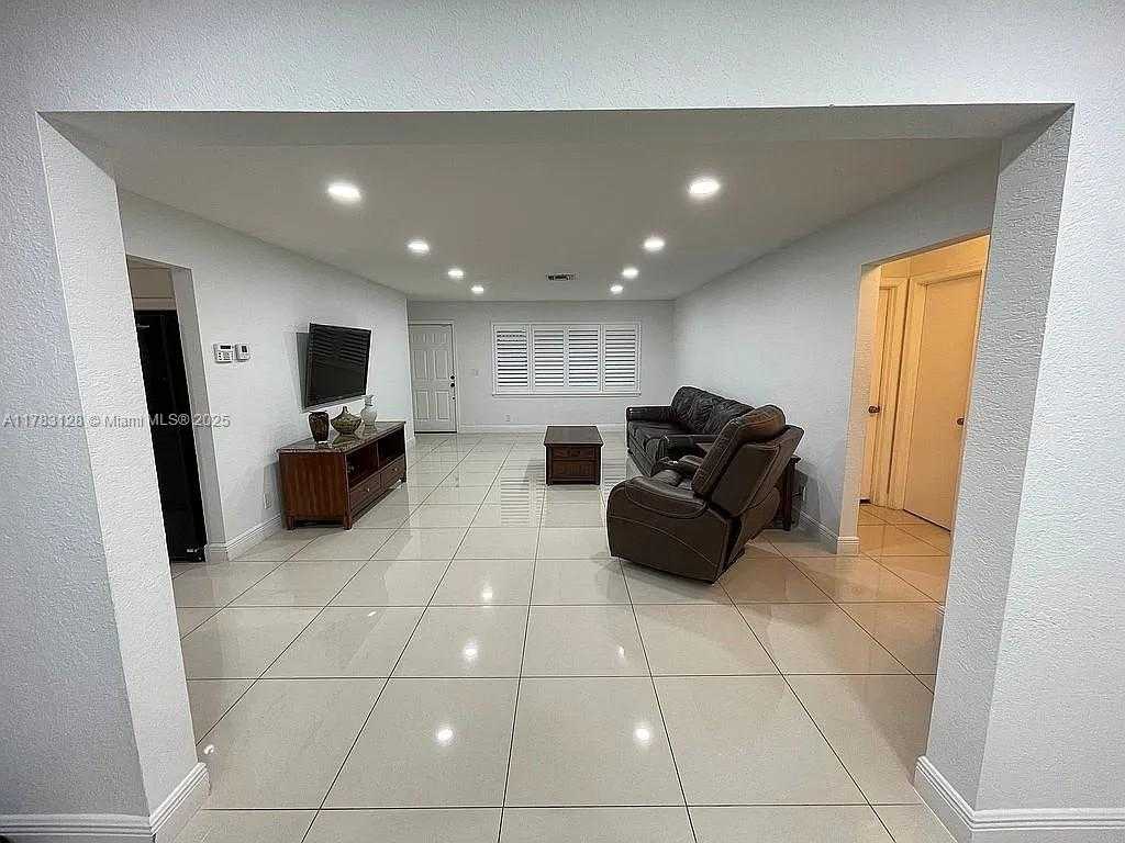Small Image of 1411 NORTH WEST 90TH DR, Plantation Number 15