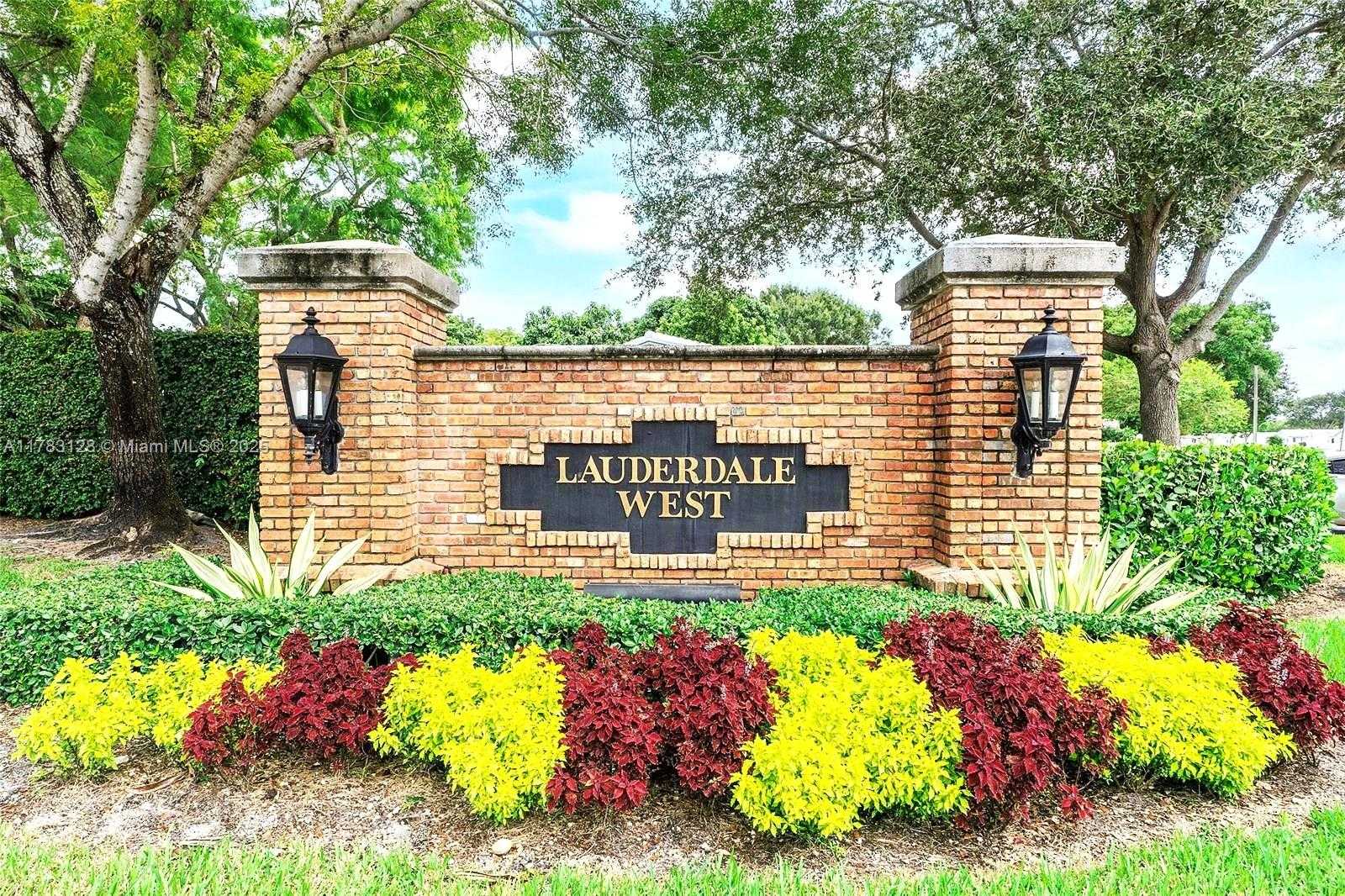 Small Image of 1411 NORTH WEST 90TH DR, Plantation Number 3