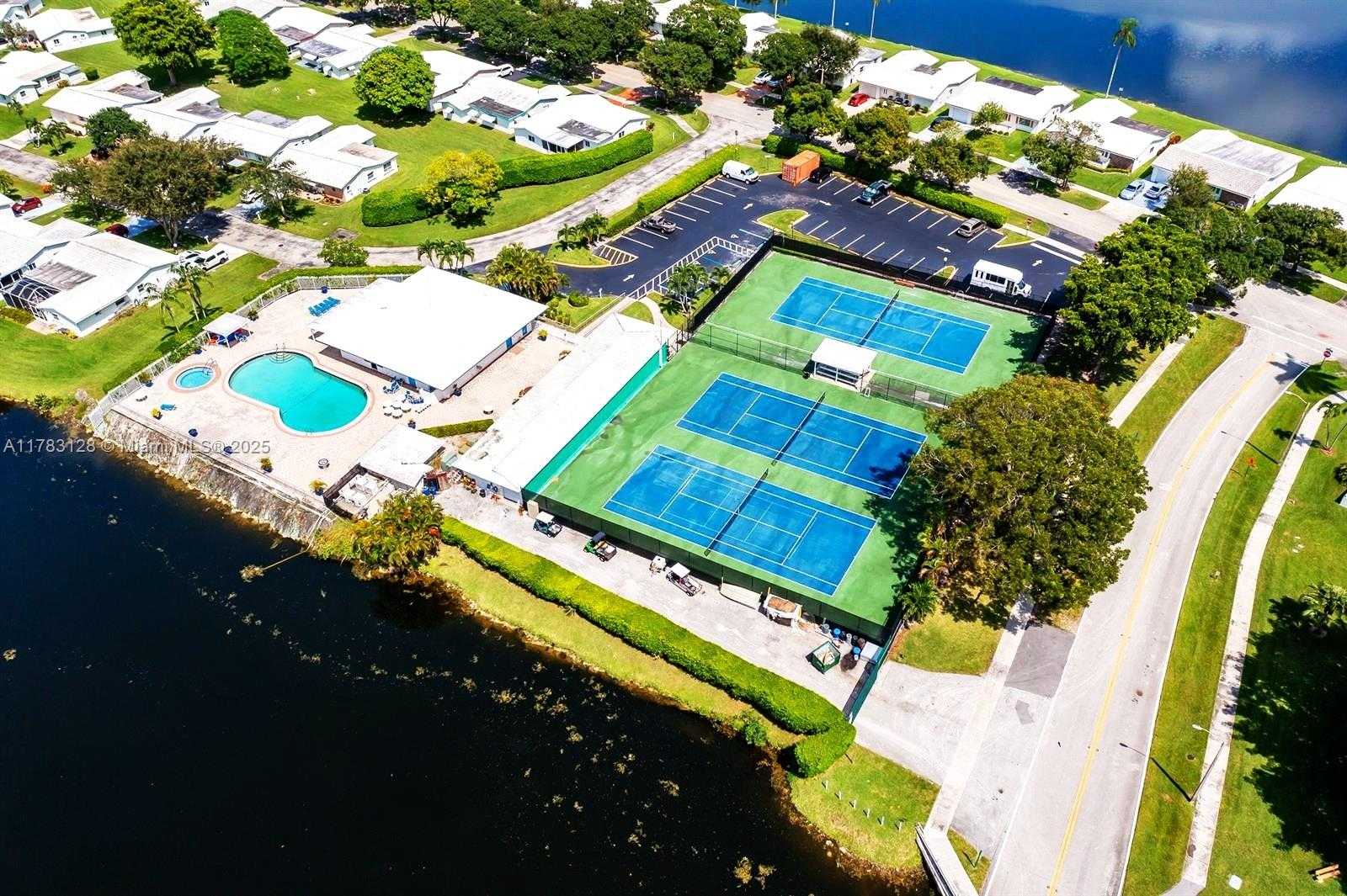 Small Image of 1411 NORTH WEST 90TH DR, Plantation Number 4
