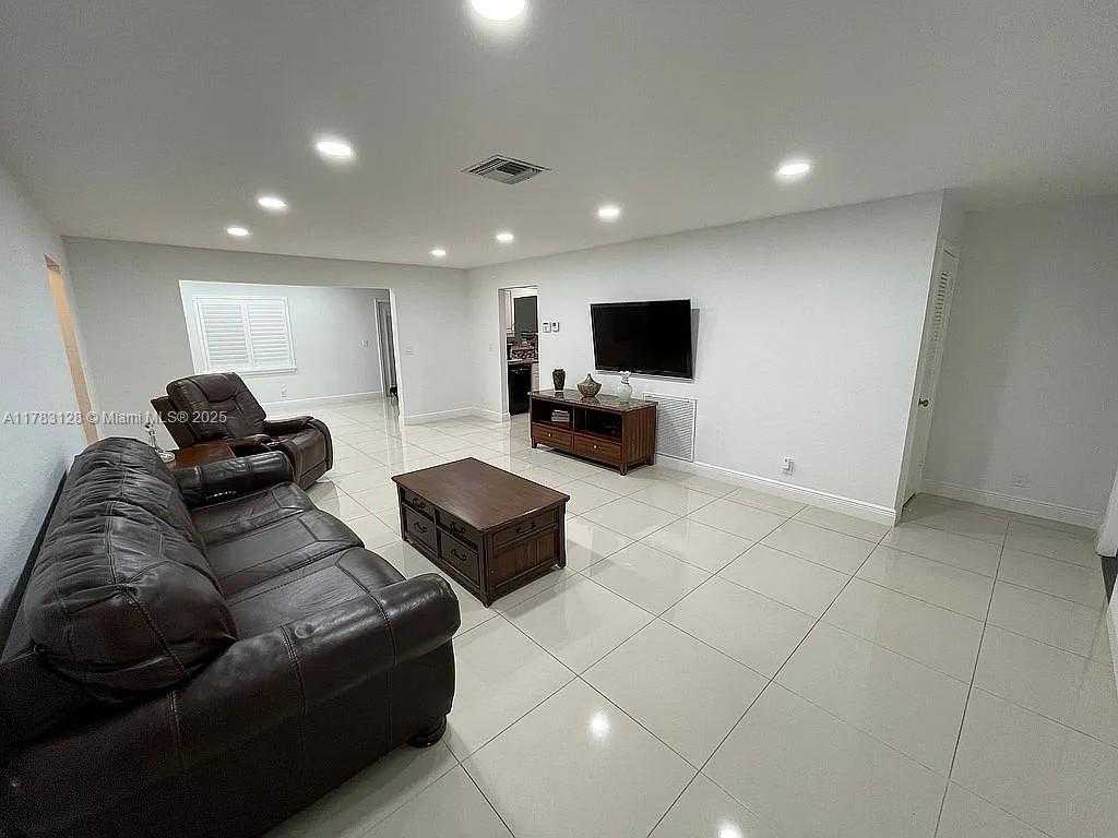 Small Image of 1411 NORTH WEST 90TH DR, Plantation Number 9
