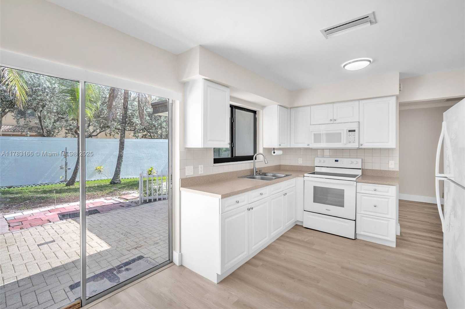 Small Image of 11310 NORTH WEST 35TH ST, Sunrise Number 14