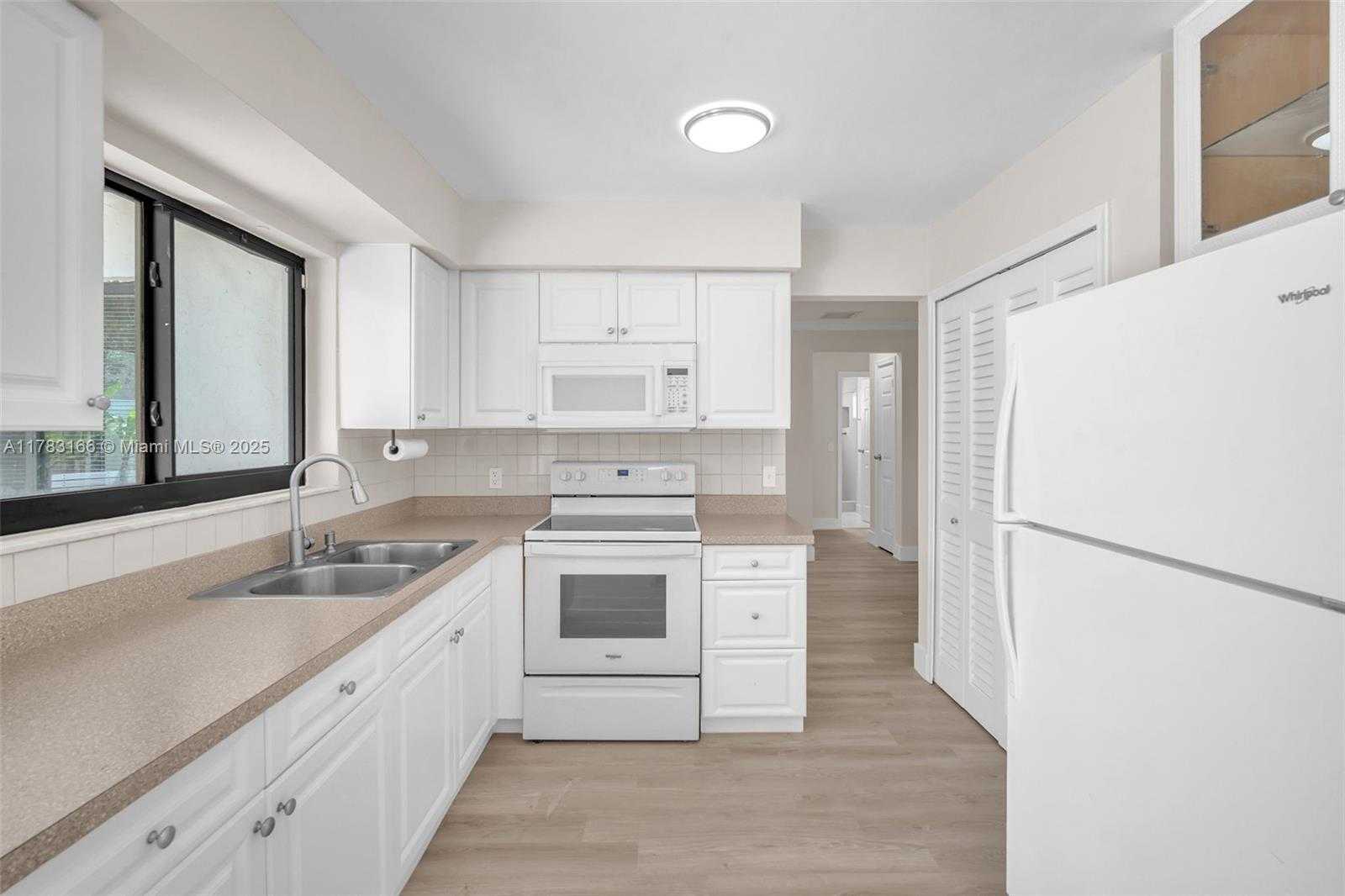 Small Image of 11310 NORTH WEST 35TH ST, Sunrise Number 15