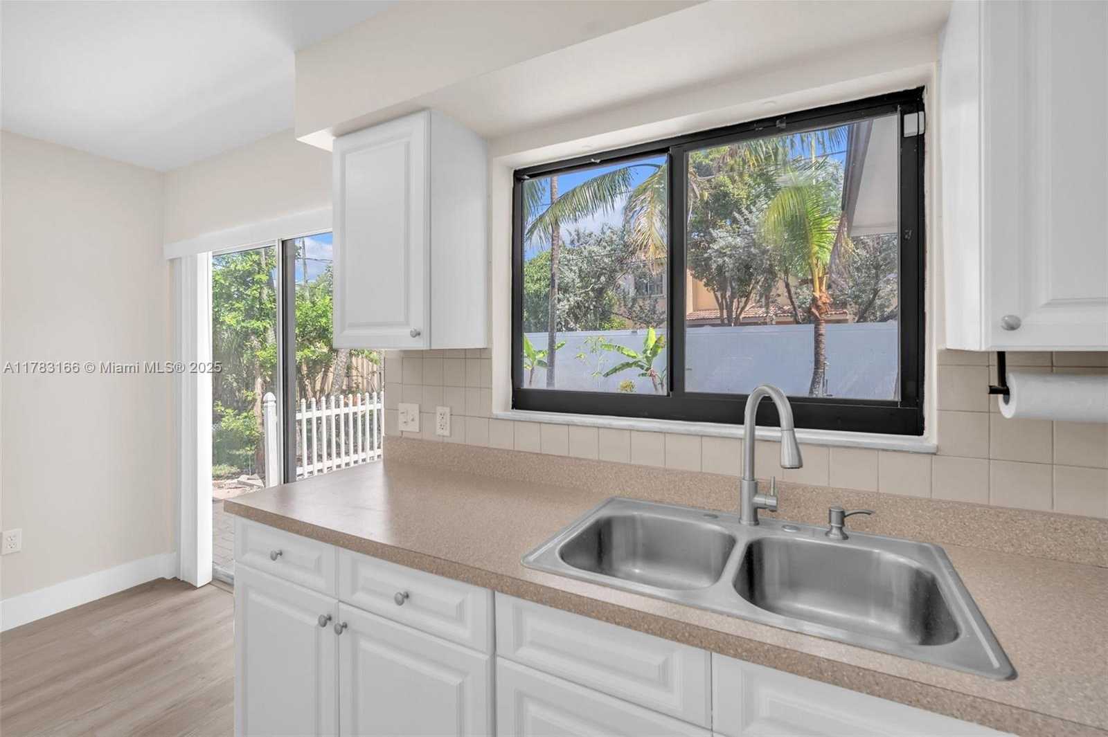 Small Image of 11310 NORTH WEST 35TH ST, Sunrise Number 17