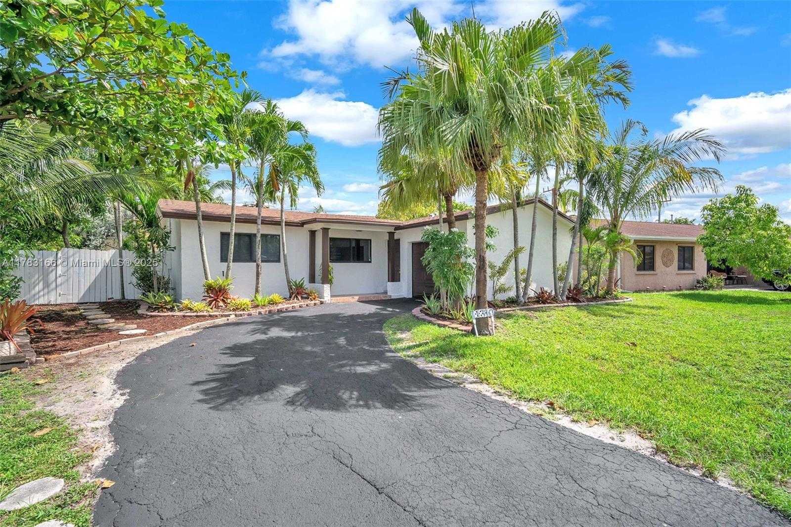 Small Image of 11310 NORTH WEST 35TH ST, Sunrise Number 2