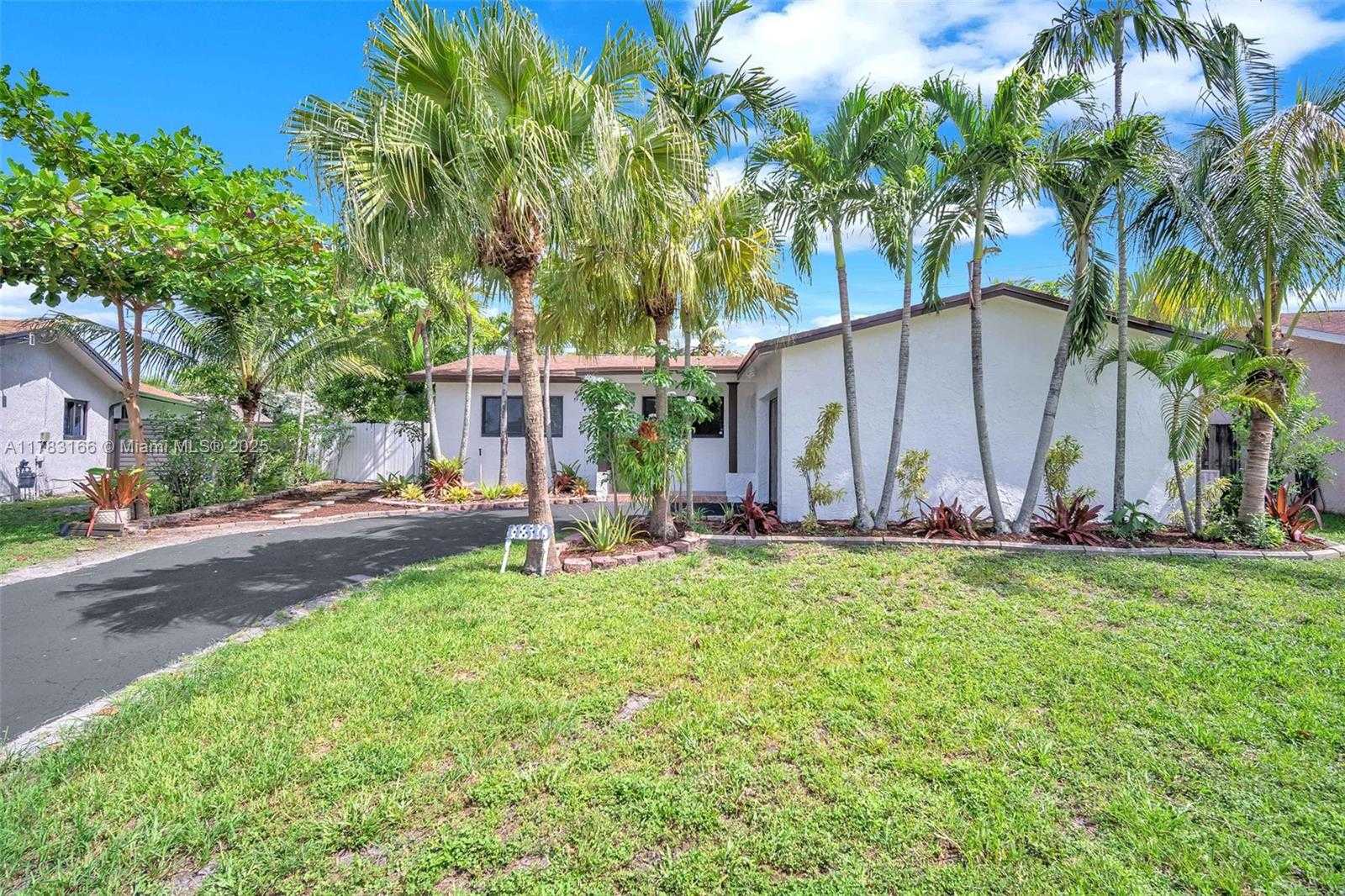 Small Image of 11310 NORTH WEST 35TH ST, Sunrise Number 3