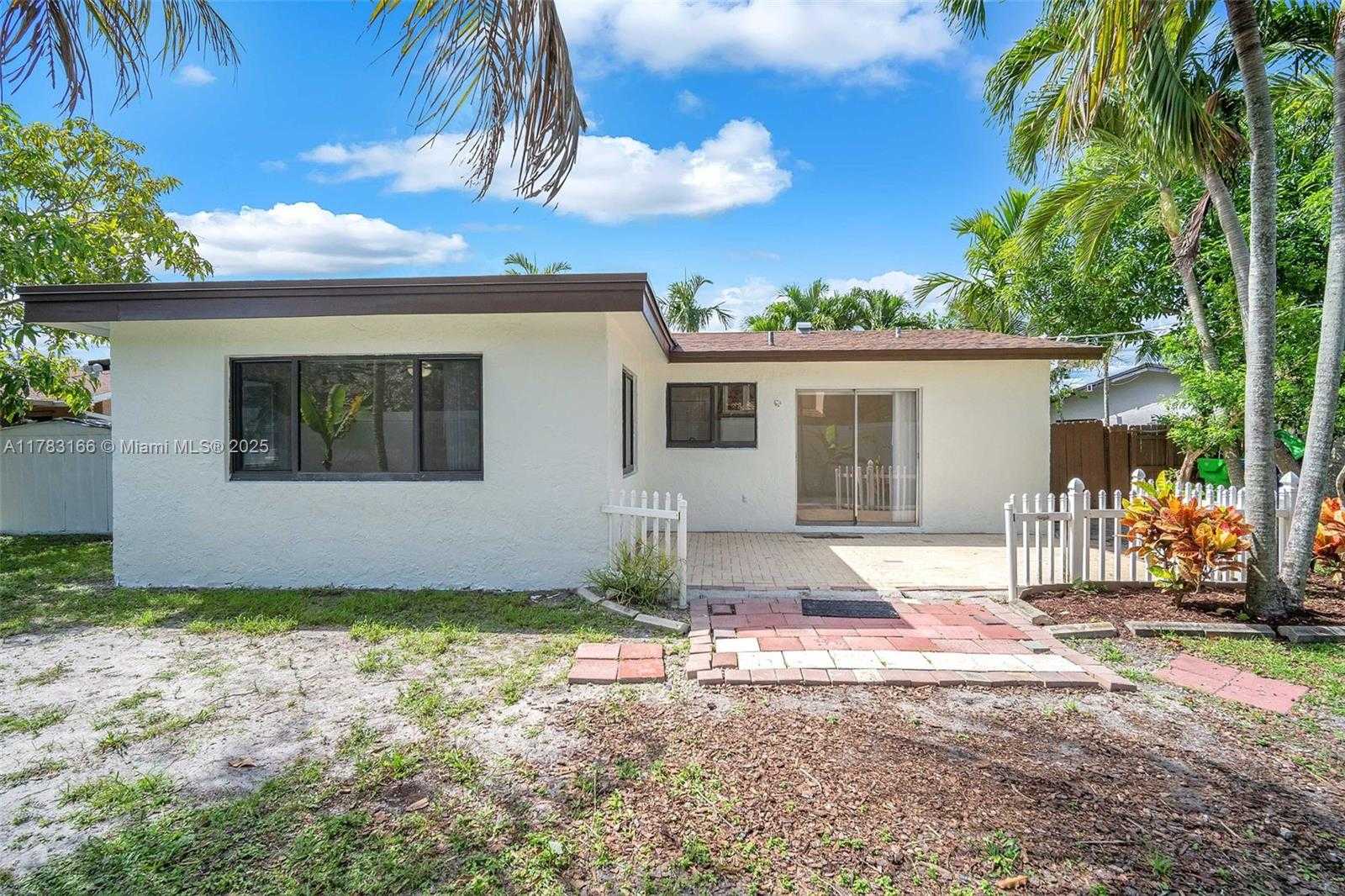 Small Image of 11310 NORTH WEST 35TH ST, Sunrise Number 40