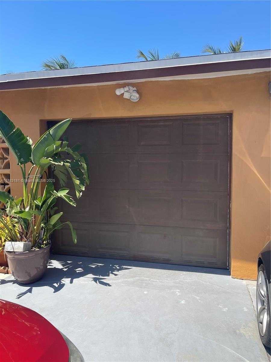 Small Image of 5303 NORTH WEST 50TH AVE, Tamarac Number 10