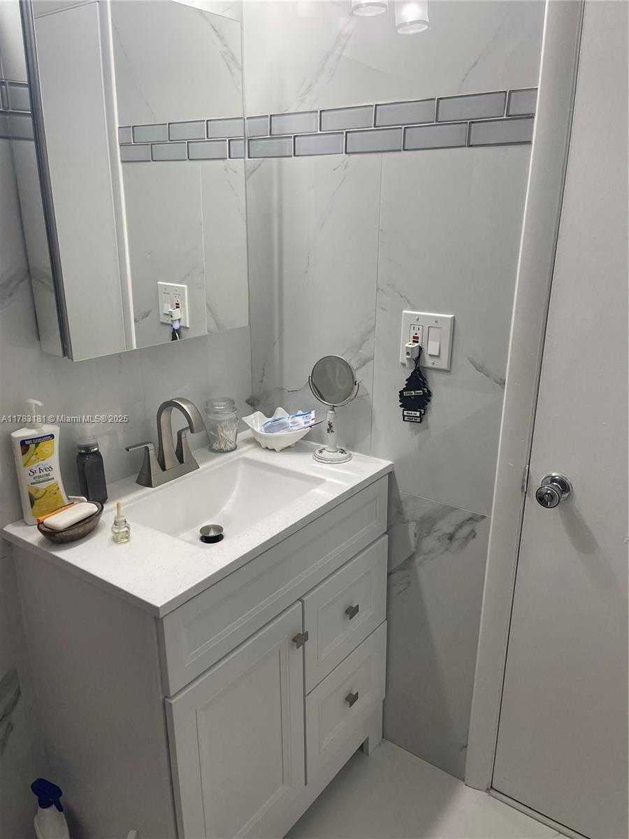 Small Image of 5303 NORTH WEST 50TH AVE, Tamarac Number 31