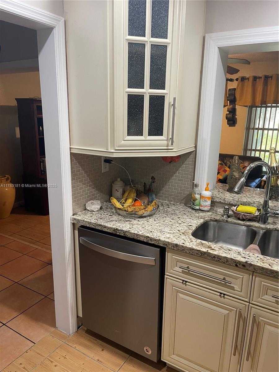 Small Image of 5303 NORTH WEST 50TH AVE, Tamarac Number 33