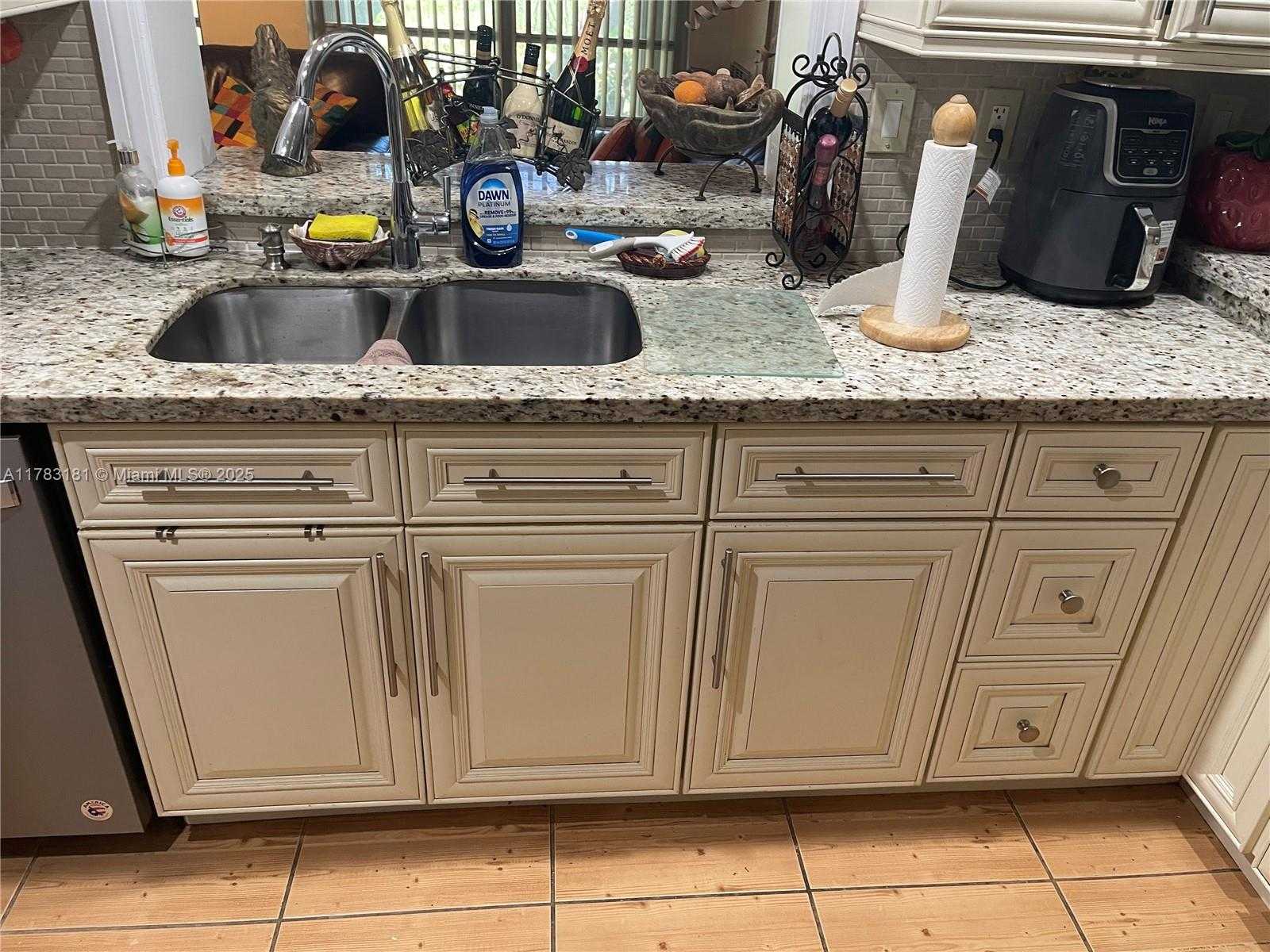 Small Image of 5303 NORTH WEST 50TH AVE, Tamarac Number 35
