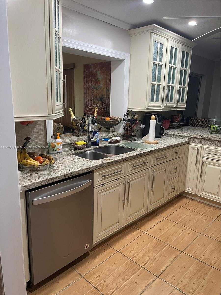 Small Image of 5303 NORTH WEST 50TH AVE, Tamarac Number 43