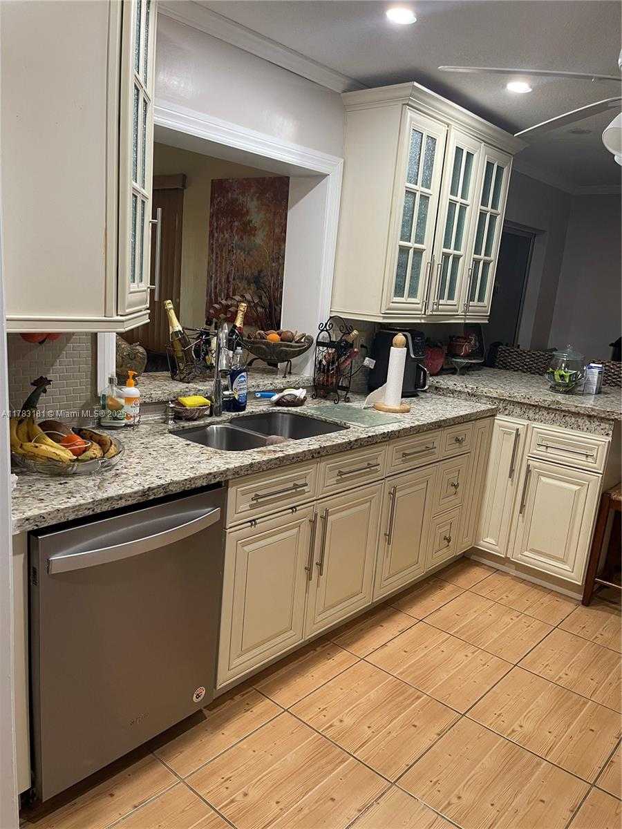 Small Image of 5303 NORTH WEST 50TH AVE, Tamarac Number 44