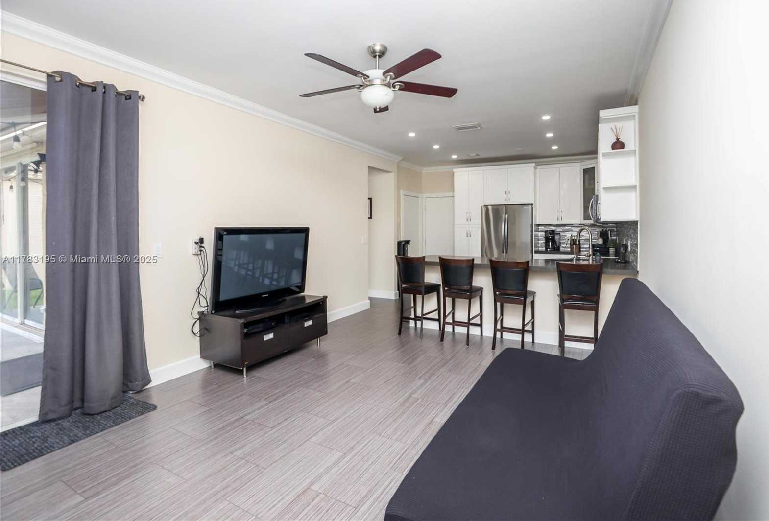 Small Image of 365 NORTH WEST 154TH AVE, Pembroke Pines Number 16