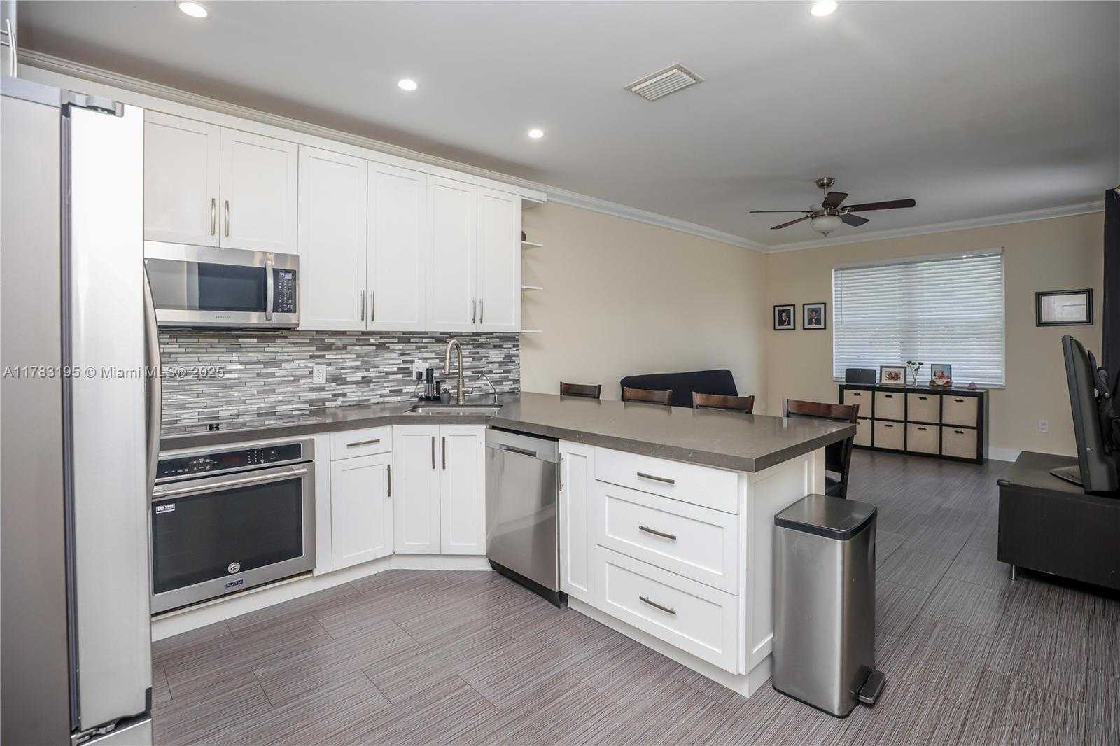 Small Image of 365 NORTH WEST 154TH AVE, Pembroke Pines Number 21
